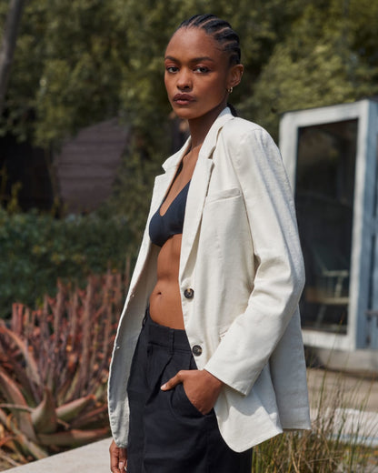 The Pleated Short in Stretch Linen | Black