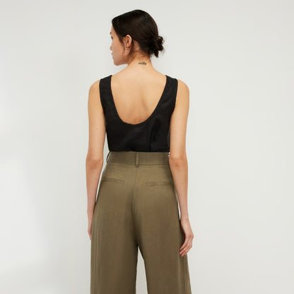The Scoop Tank in Linen | Black