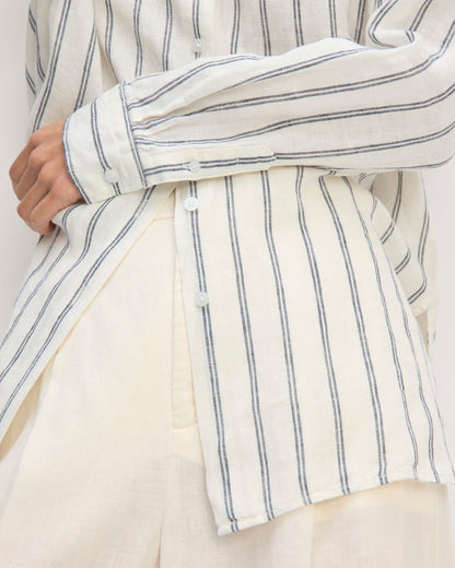 The Boyfriend Shirt in Linen | Bone/Navy