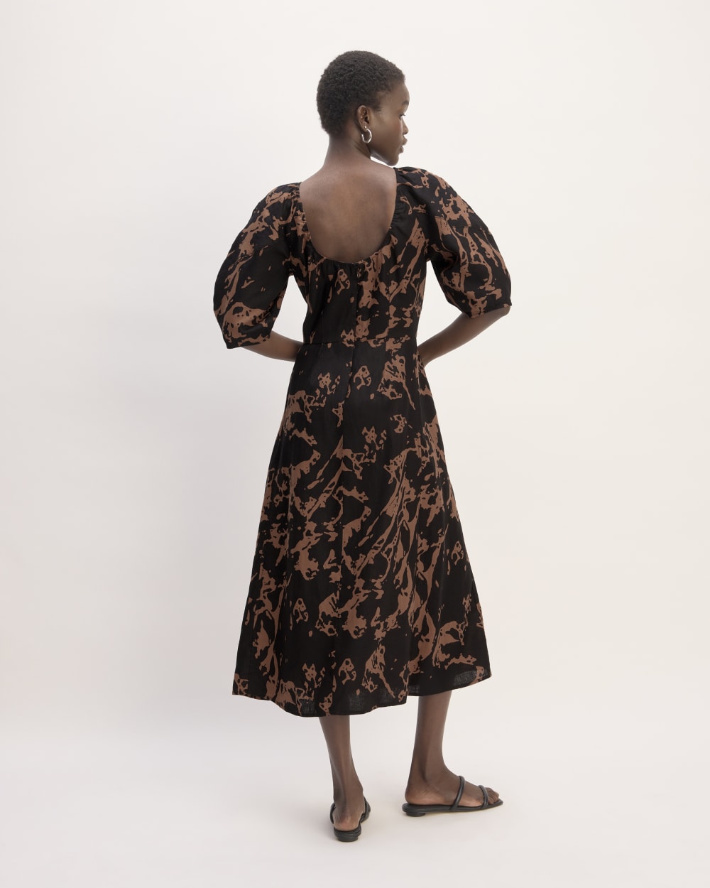 The Linen Short-Sleeve Scoop Midi Dress | Carob Brown Abstract